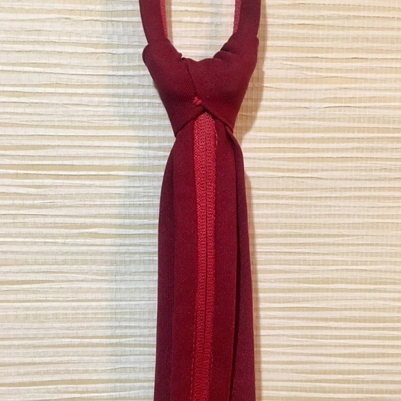 Women’s burgundy zip up tie - Picture 3 of 6